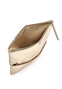 Bolso de mano de cuero beige con compartimento principal con cremallera abierto, mostrando el forro interior de tela lisa y la lengüeta metálica de la cremallera.