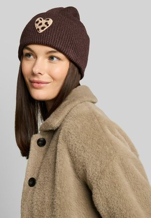TOM TAILOR, TOM TAILOR ACCESSOIRE BEANIE MÜTZE MIT BADGE - Beanie - java dark brown melange
