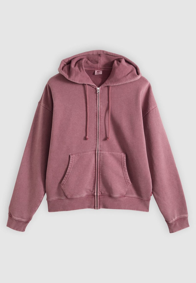 Sudadera con capucha rosa con cremallera, bolsillos delanteros, cordones ajustables y mangas largas, colocada plana sobre un fondo gris claro.