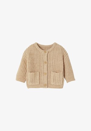 Beige gestrickte Cardigan mit einem strukturierten Muster, Rundhalsausschnitt, Holzknöpfen und zwei Vordertaschen. Kurze Ärmel und boxy Schnitt.