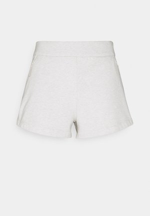 Shorts décontractés gris clair avec taille élastique et poches zippées des deux côtés, vus de dos sur un fond uni.