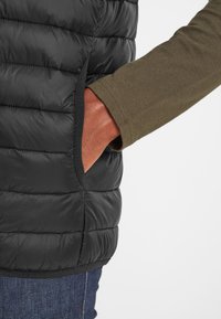 TOG24 GIBSON - Waistcoat - black