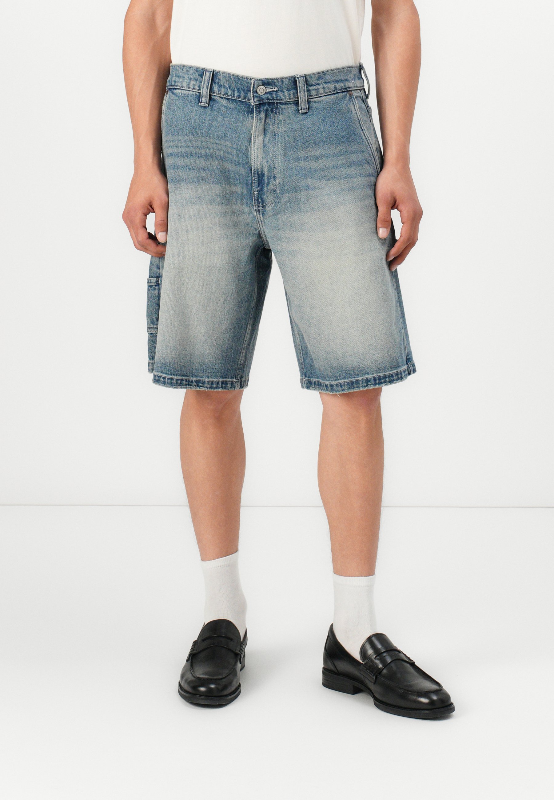 geeks BAGGY PAINTER DENIM SHORTS size 2