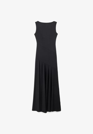 Vestido maxi negro sin mangas con corpiño ajustado, detalles de costuras diagonales y falda fluida que llega hasta el suelo.