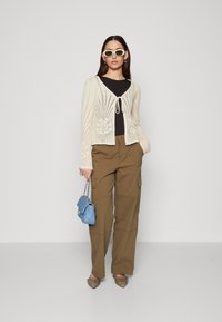 Vero Moda Tall VMSILJA V NECK CARDIGAN  - Kardigan - birch