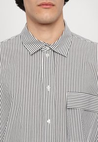 Michael Kors STRIPE UNISEX - Chemisier - black/white