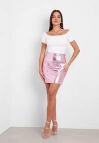 Guess LAURA MIRRORED - Minisvārki - rosa