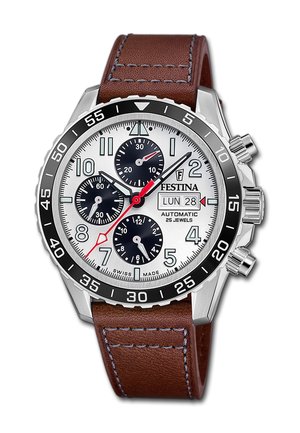 Chronograph-Uhr mit weißem Zifferblatt, schwarzen Hilfszifferblättern, rotem Sekundenzeiger, Datumsanzeige, Edelstahlgehäuse und braunem Lederarmband.