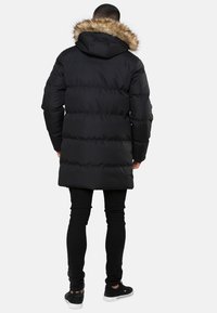 Threadbare Abrigo de invierno - black