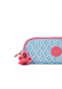 Himmelblaues Portemonnaie mit erhabenem Muster, akzentuiert durch rosafarbene Details und einen Reißverschluss. Enthält einen flauschigen rosa Affen-Schlüsselanhänger. Logo geprägt.