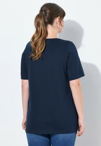 Ulla Popken 2 PACK SHORT SLEEVE V-NECK - Jednoduché tričko - marine
