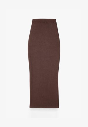 Brązowa prążkowana dzianinowa midi ołówkowa spódnica z wysokim stanem i prostym dołem, zaprojektowana na dopasowaną sylwetkę.