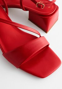 Next FOREVER COMFORT FLARE BLOCK - REGULAR FIT - Páskové sandály  - red