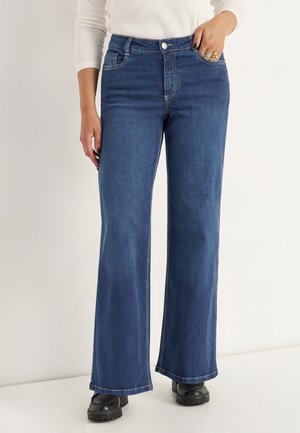Blaue Denim-Hosen mit weit geschnittenem Bein und hohem Bund, mit gestickten Details, frontalen Taschen und einem Knopfverschluss am Bund.