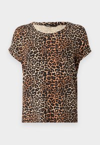 T-shirt femme à manches courtes avec col rond et motif léopard marron, noir et beige couvrant l'ensemble sur fond uni.