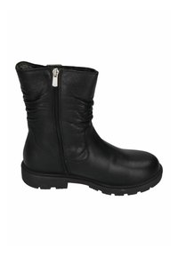 Černá kotníková kožená bota s texturovaným povrchem, bočním zipem a shromážděnými detaily na vrchu. Plochá gumová podrážka pro lepší přilnavost a pohodlí.