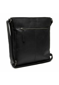 Borsa a tracolla nera in pelle con texture liscia, tasca frontale con zip e tracolla regolabile. Presenta un marchio discreto sul davanti.