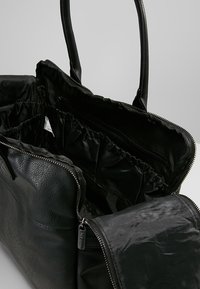 Kidzroom CARE DIAPERBAG - Skötväska - black