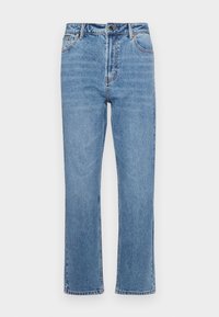Jeans de mezclilla azul de cintura alta con un corte recto, cierre de botón y bolsillos delanteros y traseros.