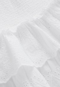 Non selezionato, white