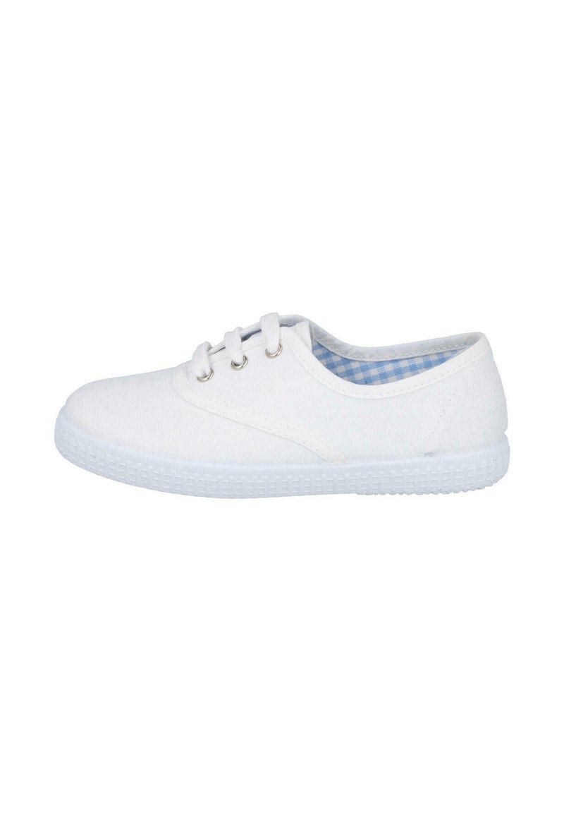 Zapatillas de lona blancas con punta redonda, diseño con cordones y forro a cuadros azul. Suela de goma texturizada con patrón de agarre para tracción.