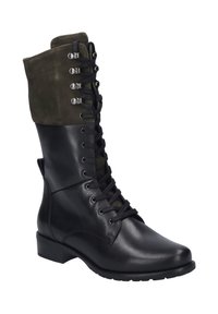 Stivale in pelle nera con parte superiore in suede verde oliva, con lacci frontali, punta rotonda, tacco basso a blocco e occhielli metallici lungo il gambale.