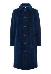 Abrigo azul marino, hasta la rodilla, de tejido suave y texturizado, con botones en la parte delantera, cuello y dos bolsillos frontales. Diseño simple, sin patrones ni acentos.