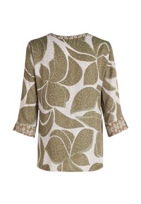 Groene en beige blouse met een groot bladerenpatroon, bootnek, driekwartmouwen met contrasterende patroonmanchetten. Zachte stoftextuur.