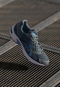 ASICS SportStyle GEL 1130 UNISEX - Sapatilhas - gravel/pure silver