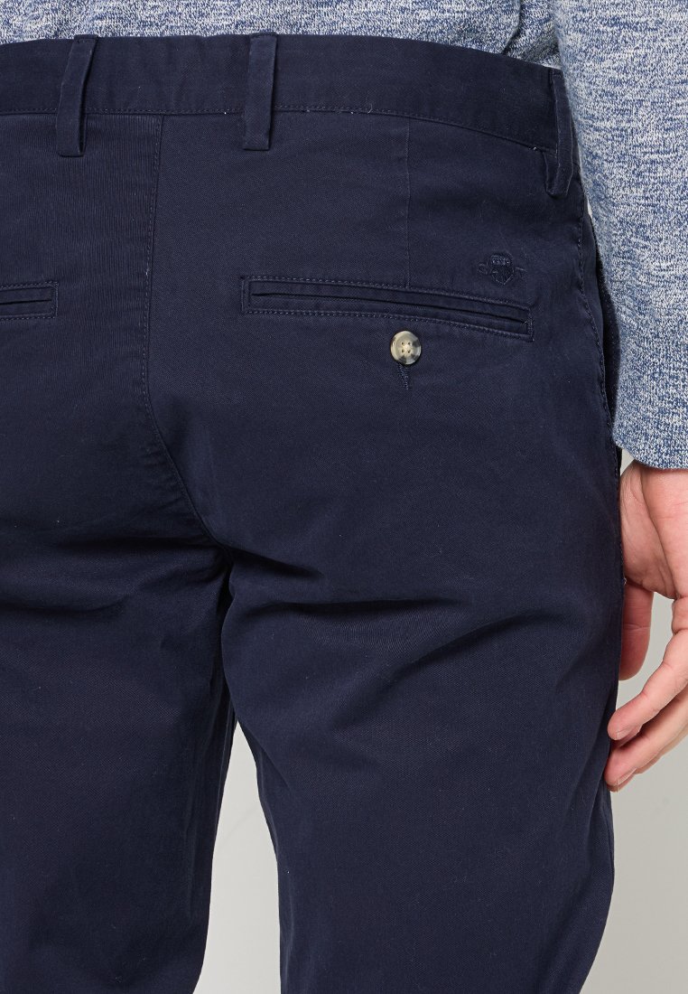 SLIM FIT