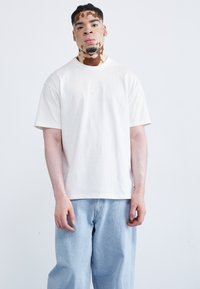 Nike Sportswear - TEE - T-shirt basic - sail Immagine in miniatura 1