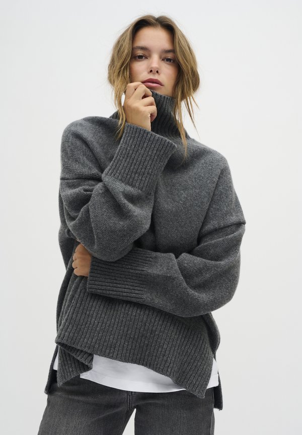 HIGH NECK - Strickpullover