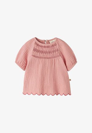 Weiches rosa Babyshirt mit kurzen Ärmeln, gerafftem Brustdetail, strukturiertem Stoff und gewelltem Saum, Verschluss am hinteren Halsausschnitt.