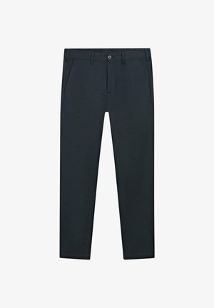 Pantaloni dritti blu scuro con bottone frontale e cerniera, passanti per cintura e tasche laterali, mostrati distesi su uno sfondo bianco.