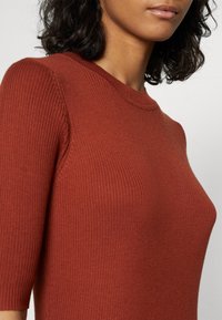 Esprit Fodralklänning - brown