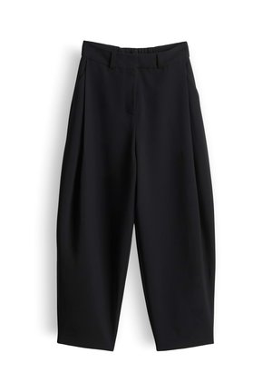 Pantaloni neri a vita alta con gamba larga, passanti per cintura, tasche laterali e lunghezza leggermente corta, mostrati su sfondo bianco.