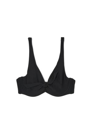 Zwarte bikinitop met beugel, verstelbare bandjes en een knoopdetail aan de voorkant, plat gelegd op een witte achtergrond.