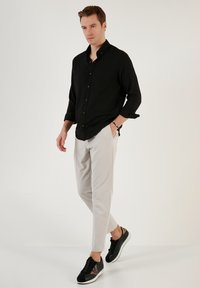 Buratti REGULAR FIT - Camisa - black