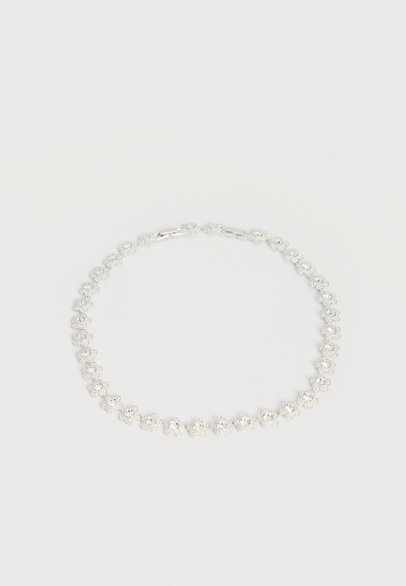 Bracelet en argent à maillons floraux avec cristaux clairs incrustés disposés en motif circulaire continu sur un fond neutre.