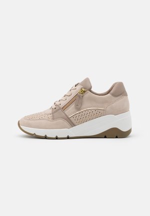 Trainers - beige