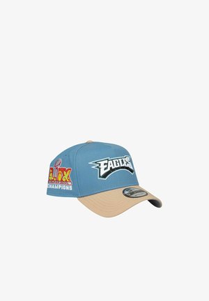 Blau-beige Philadelphia Eagles Cap mit dem auf der Seite eingestickten Logo "Super Bowl LII Champions" und verstellbarem Riemen hinten.