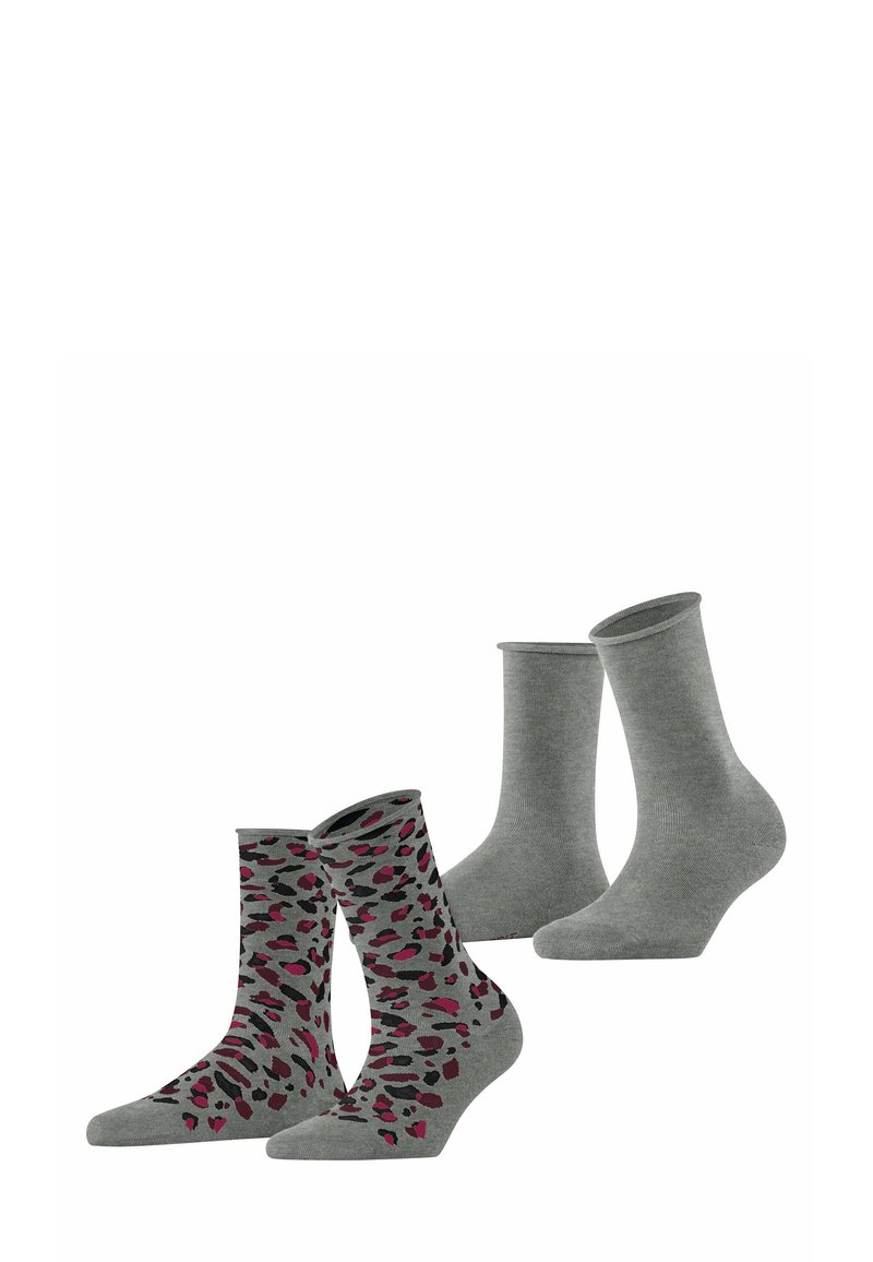 Vier Paare graue Socken sind ausgestellt: zwei mit einem pinken und schwarzen Leopardenmuster und zwei in einem einfarbigen grauen Design, das bis zur Mitte der Wade reicht.