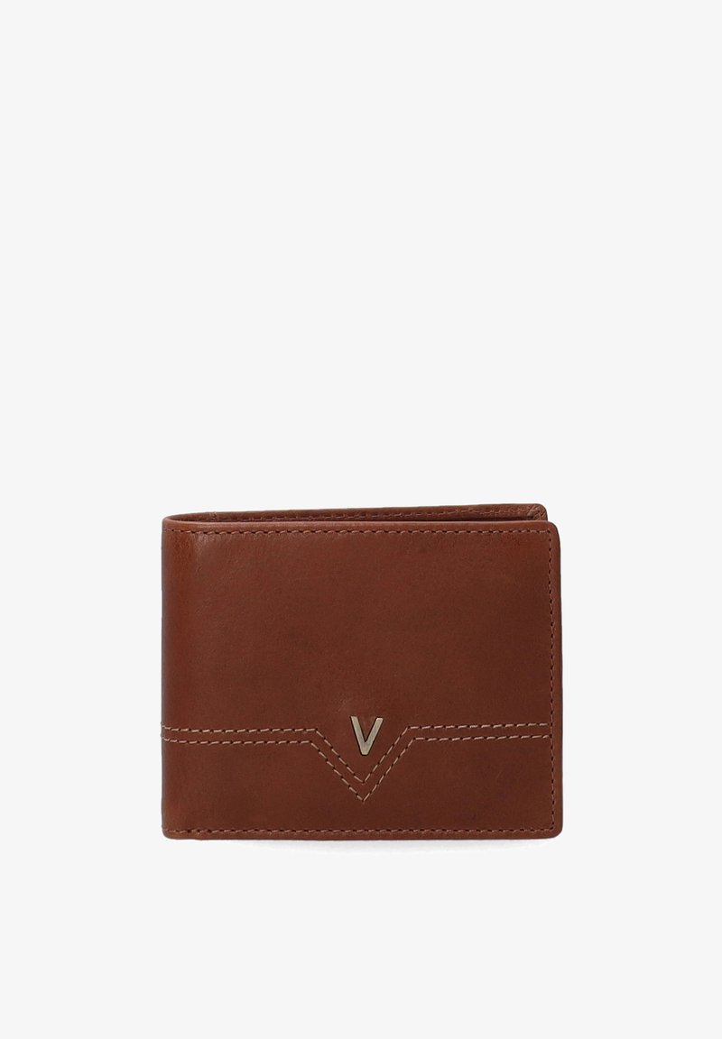 Bruine leren portemonnee met een gestructureerde afwerking, voorzien van contrasterende stiksels en een zilveren 'V'-accent aan de voorkant. Bi-vouw ontwerp.