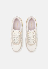 Tommy Hilfiger MONOGRAM - Sneakers laag - ecru/white