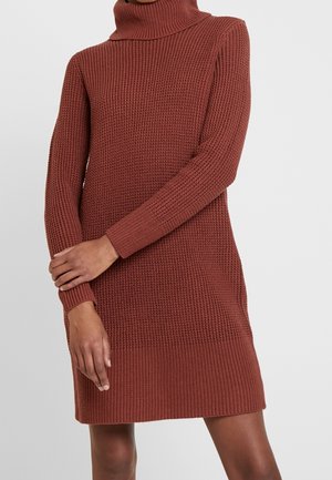 Stickad klänning - dark red