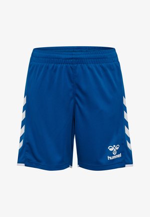 Shorts de sport bleus avec des rayures en chevron blanches sur les côtés et le logo Hummel blanc sur la partie inférieure droite de la jambe.