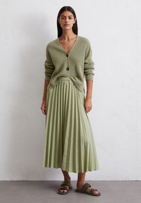 Thumbnail Image 2