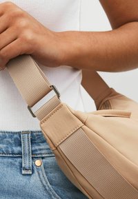 Next SLING - Skuldertasker - bone