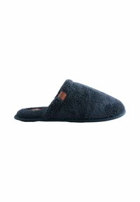 Dunkelblaue Fleece-Hausschuh mit offener Ferse und braunem Lederetikett an der Seite, entworfen für den Komfort im Innenbereich.