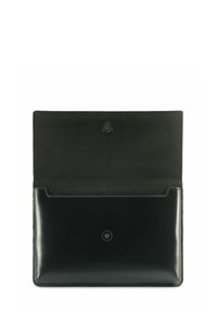 Czarna skórzana torebka kopertowa w stylu koperty o gładkiej fakturze, z zapięciem na zatrzask i prostym, niezdobionym wzornictwem.